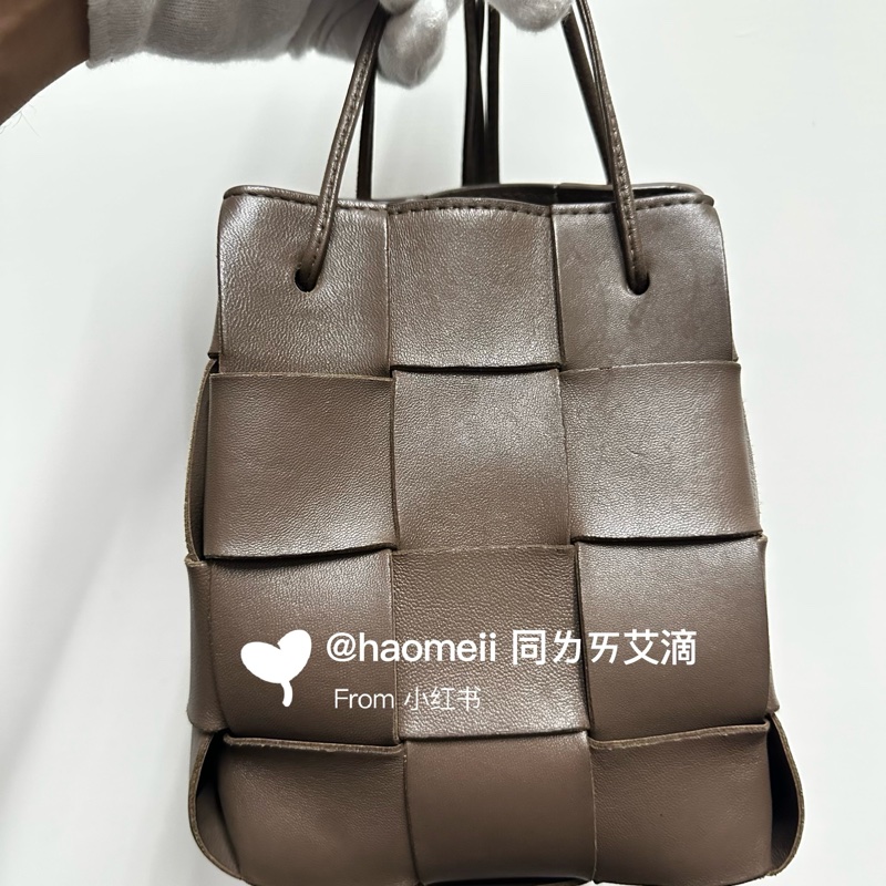 BOTTEGA VENETA Cassette 斜背水桶包-0