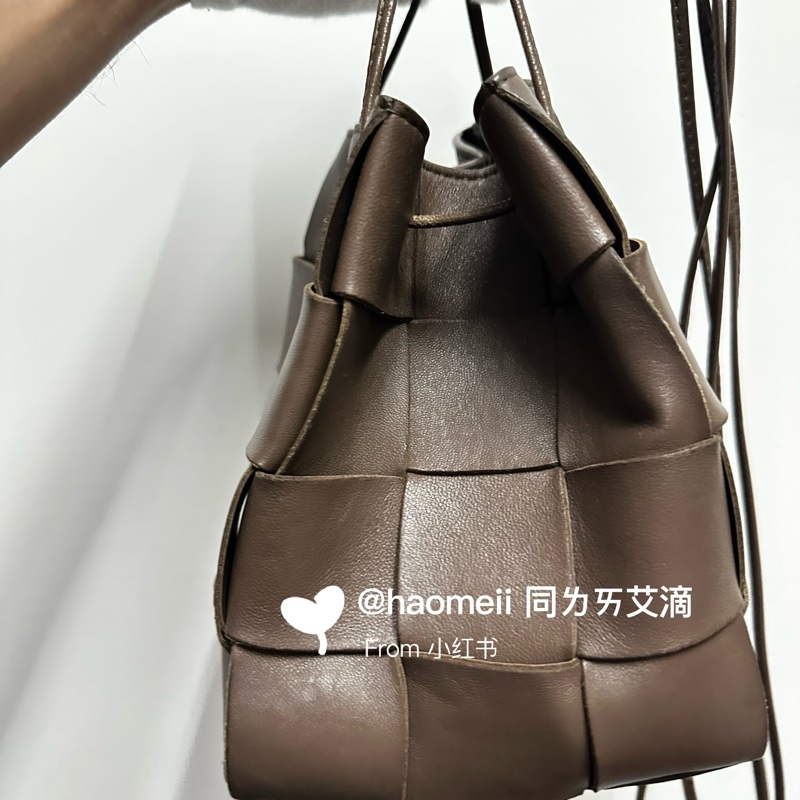 BOTTEGA VENETA Cassette 斜背水桶包-1