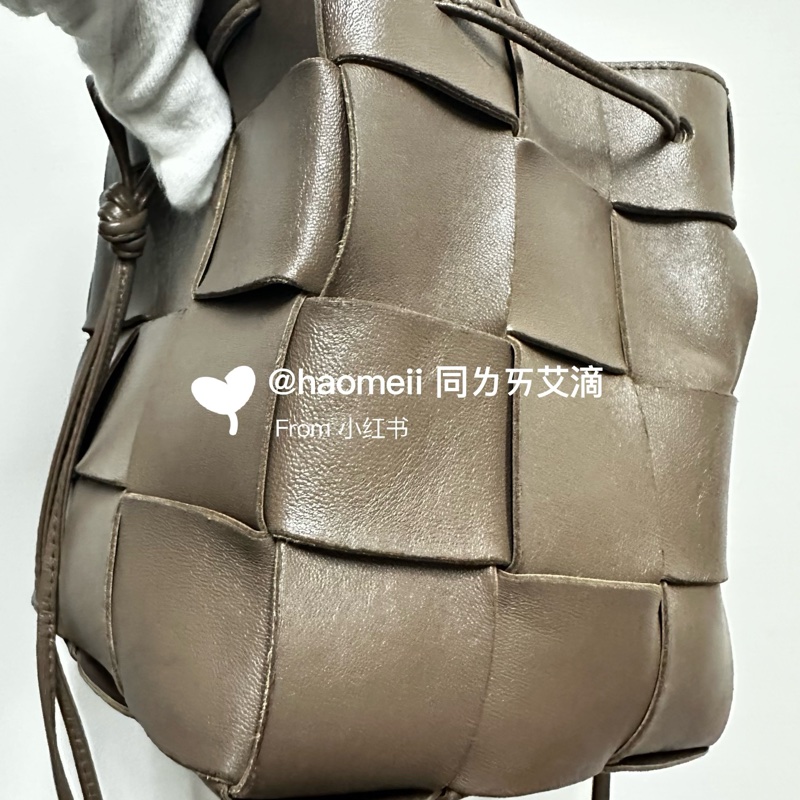 BOTTEGA VENETA Cassette 斜背水桶包-10