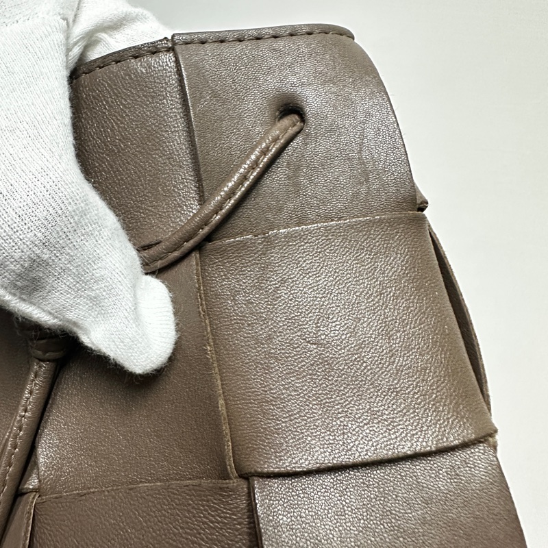 BOTTEGA VENETA Cassette 斜背水桶包-14