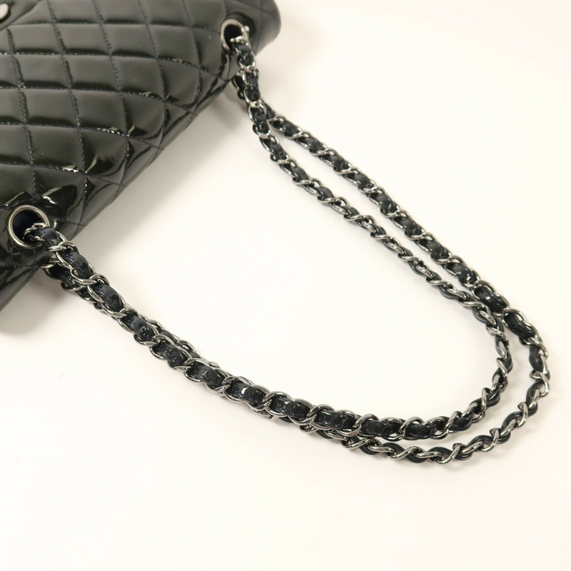 CHANEL 漆皮皮革Classic Medium銀扣鏈帶肩背袋-7
