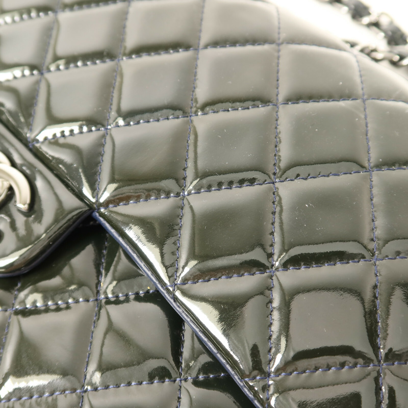 CHANEL 漆皮皮革Classic Medium銀扣鏈帶肩背袋-15