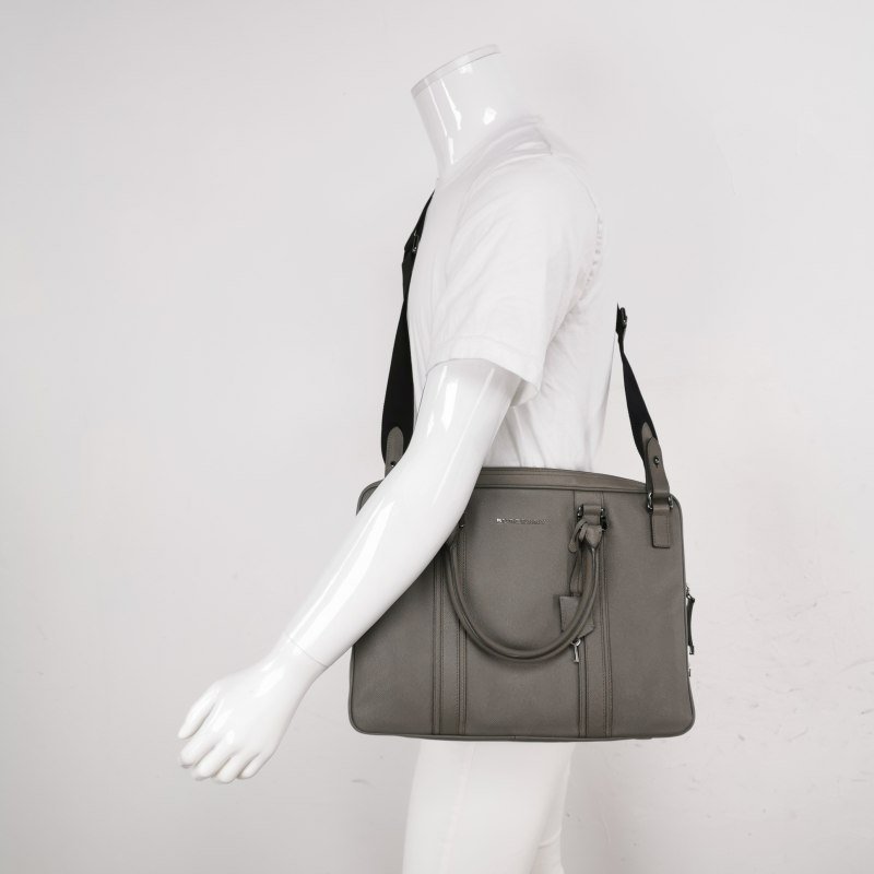 Burberry牛皮純色字母logo斜挎包單肩包-1