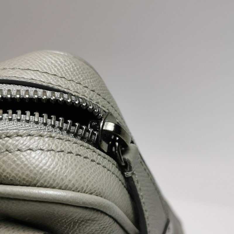 Burberry牛皮純色字母logo斜挎包單肩包-10