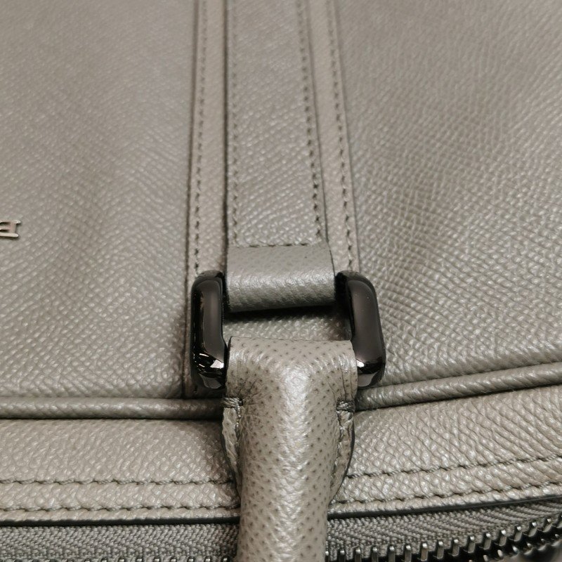 Burberry牛皮純色字母logo斜挎包單肩包-12