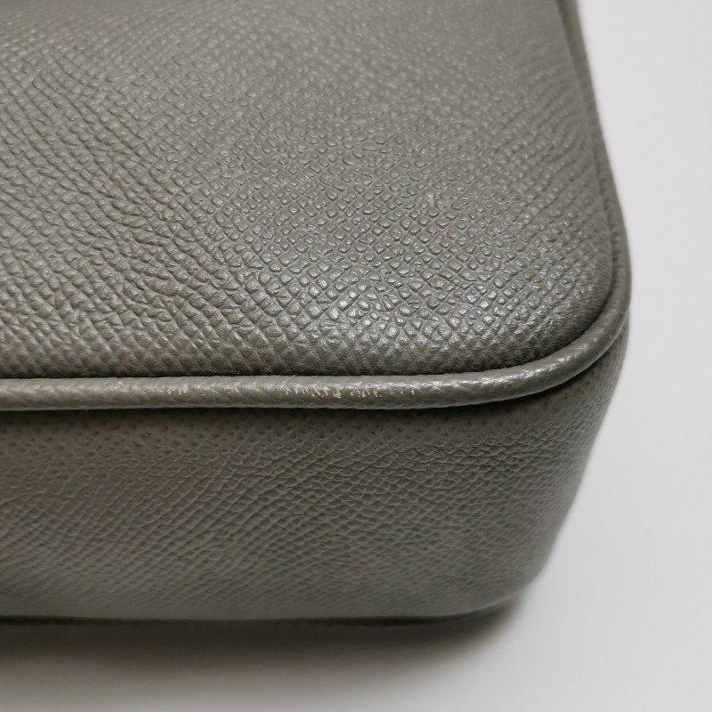 Burberry牛皮純色字母logo斜挎包單肩包-14