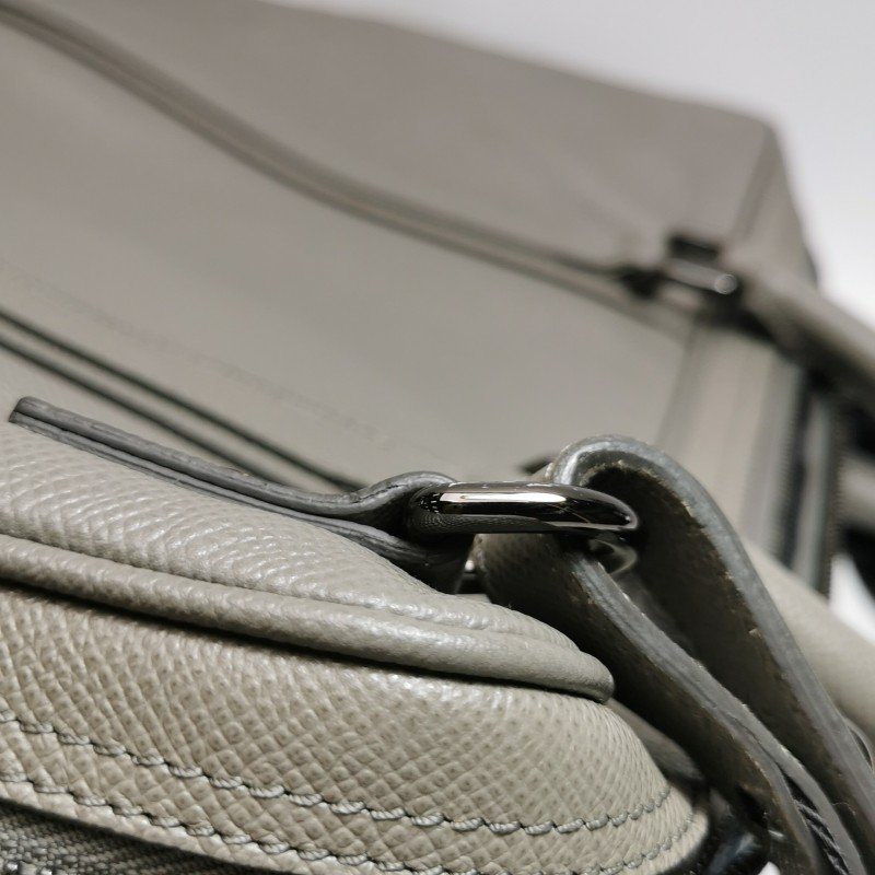 Burberry牛皮純色字母logo斜挎包單肩包-22