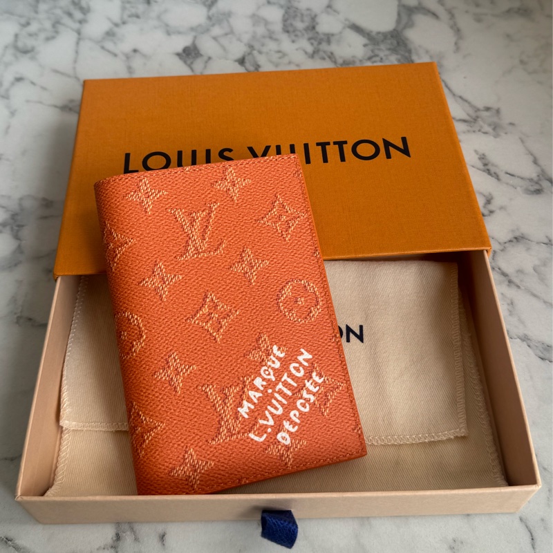 LV橘色護照夾-0