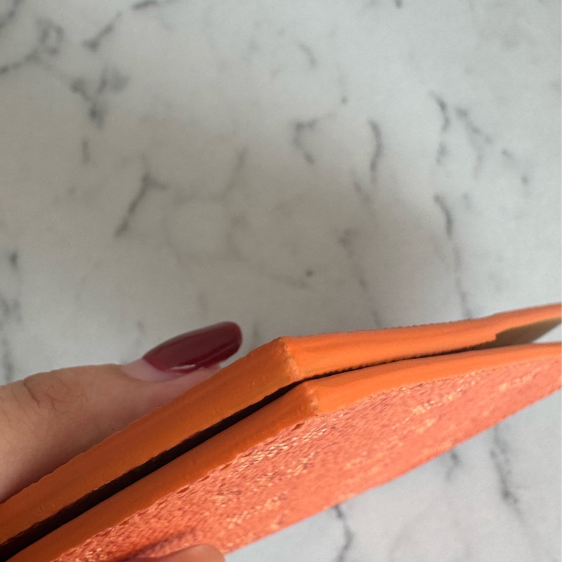 LV橘色護照夾-16