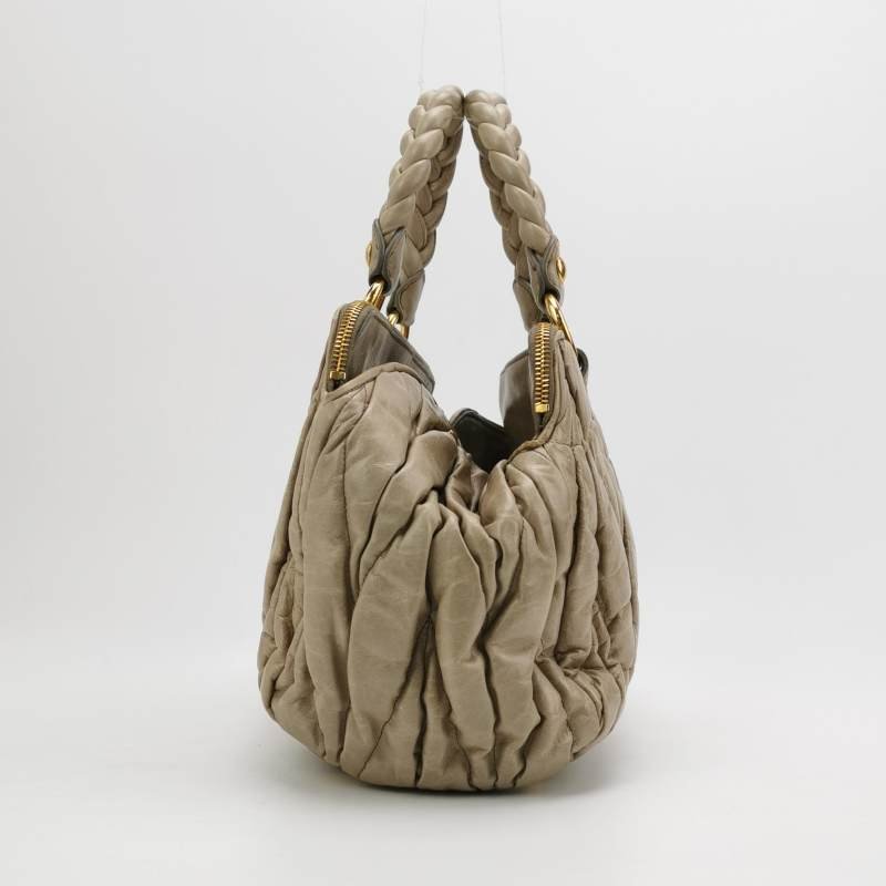 Miu Miu油蠟皮純色絎縫字母logo手提包-2