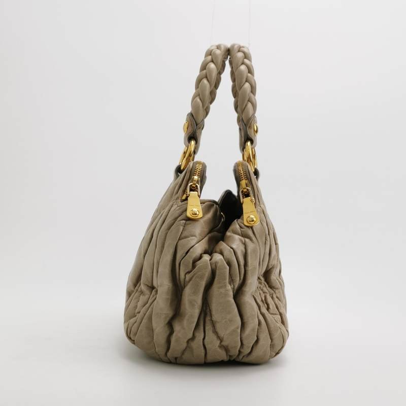 Miu Miu油蠟皮純色絎縫字母logo手提包-3