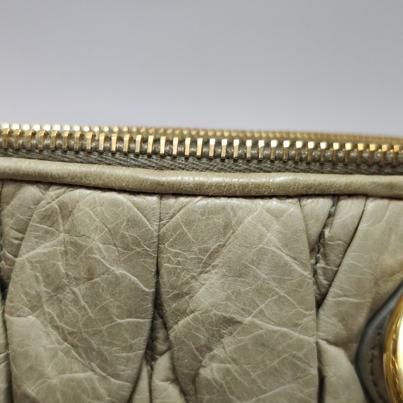 Miu Miu油蠟皮純色絎縫字母logo手提包-18