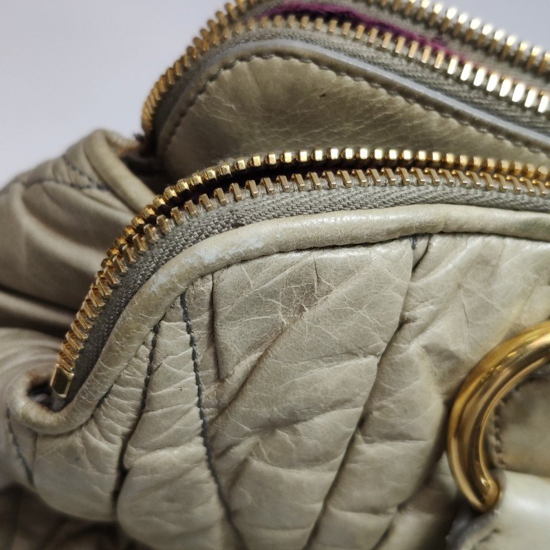 Miu Miu油蠟皮純色絎縫字母logo手提包-19