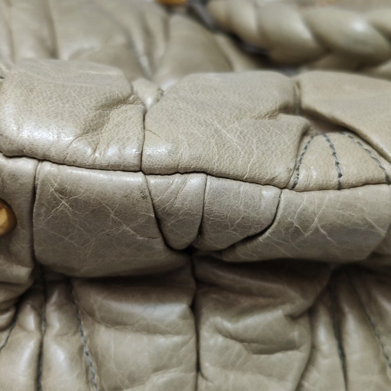 Miu Miu油蠟皮純色絎縫字母logo手提包-20