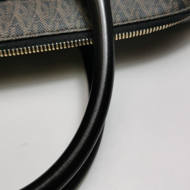 Saint Laurent牛皮老花滿印字母Logo手提包-17