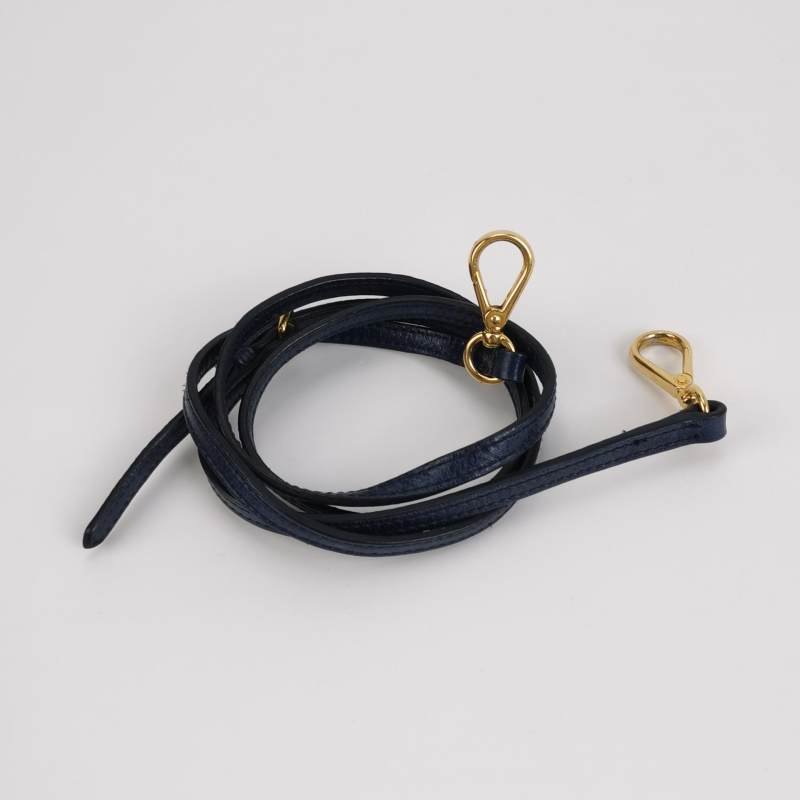 Miu Miu油蠟皮純色褶皺字母logo斜挎包單肩包-8