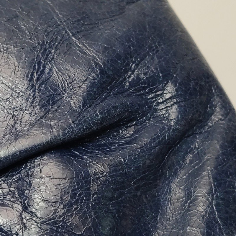 Miu Miu油蠟皮純色褶皺字母logo斜挎包單肩包-17