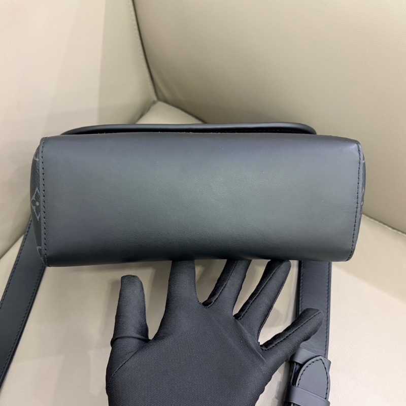 LV Pulse 黑老花郵差包 芯片款 16x5x22.5 98新配件塵袋-4