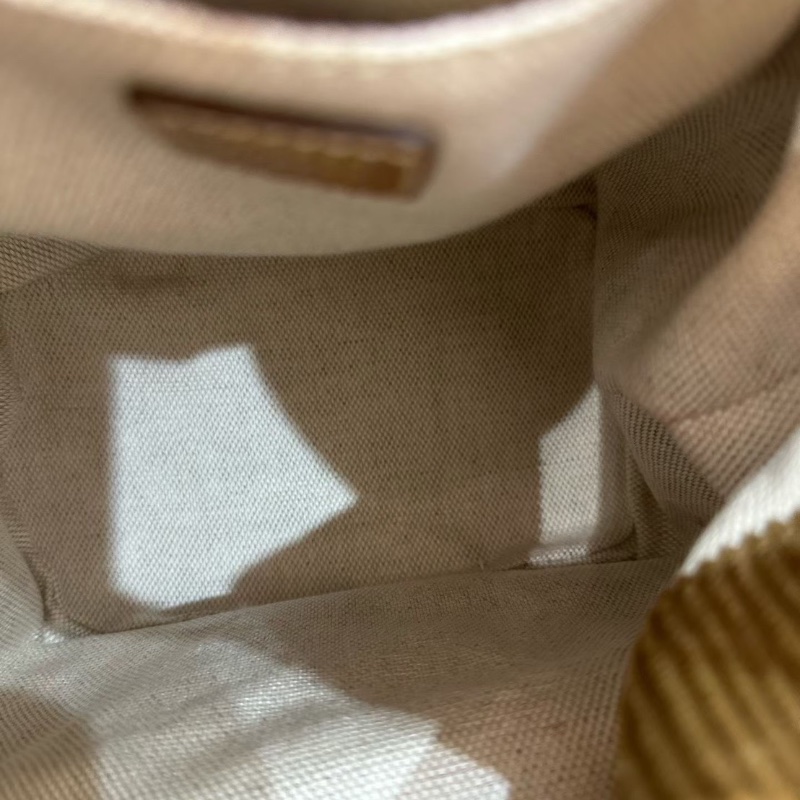 Miumiu 皮革刻字徽標 織物燈芯絨 抽繩後背包肉桂色 芯片款 23x26x12cm  99新配件肩帶 塵袋-2