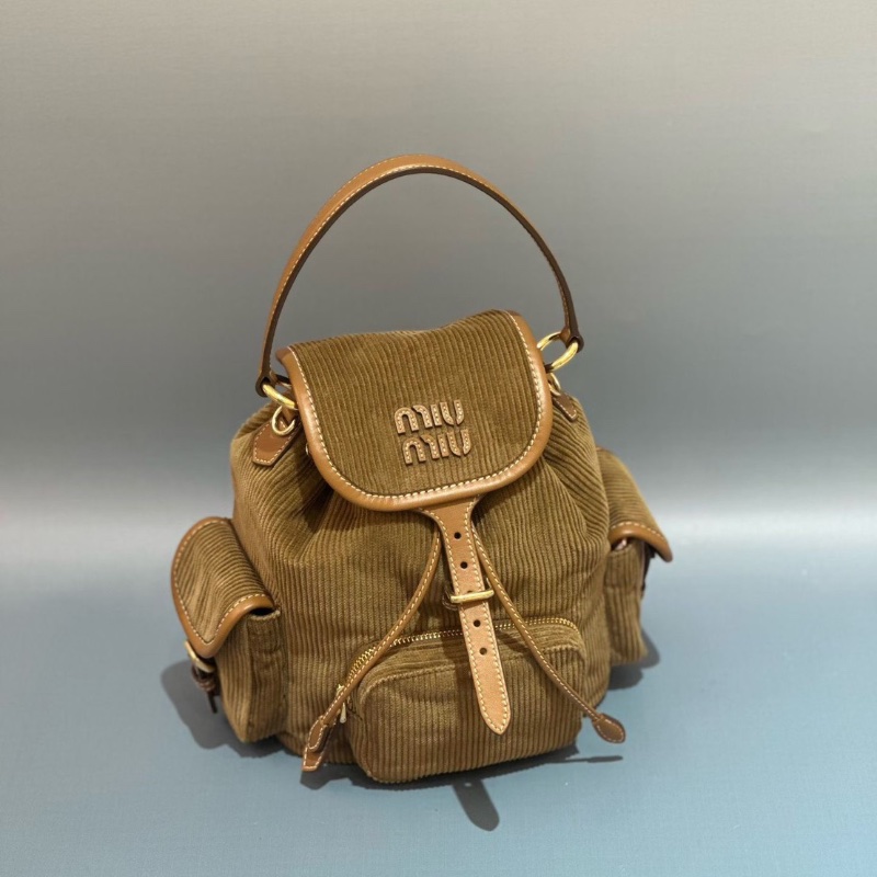 Miumiu 皮革刻字徽標 織物燈芯絨 抽繩後背包肉桂色 芯片款 23x26x12cm  99新配件肩帶 塵袋-5