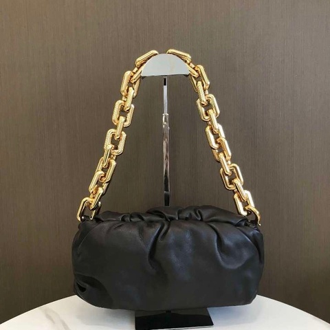 99新Bottega Veneta葆蝶家CHAIN  POUCH大號鏈條雲朵包，大金鍊子咖色配金鍊條高級魅力！