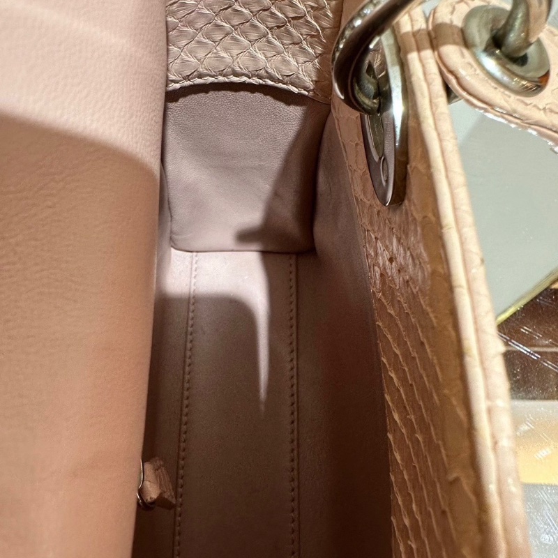 DIOR LADY DIOR MINI 鑽扣黛妃三格 蛇皮 手提肩背包20*17 藕粉色淡粉色  98新配件肩帶保卡盒子塵袋-3