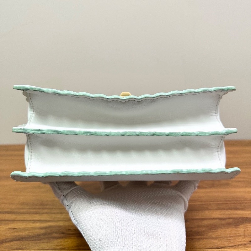 FENDI  KANI波浪肩背斜背包19*15*9 98新配件塵袋-4