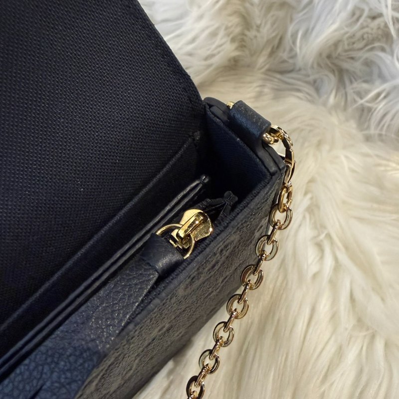 LV 黑壓紋三合一鍊包-6