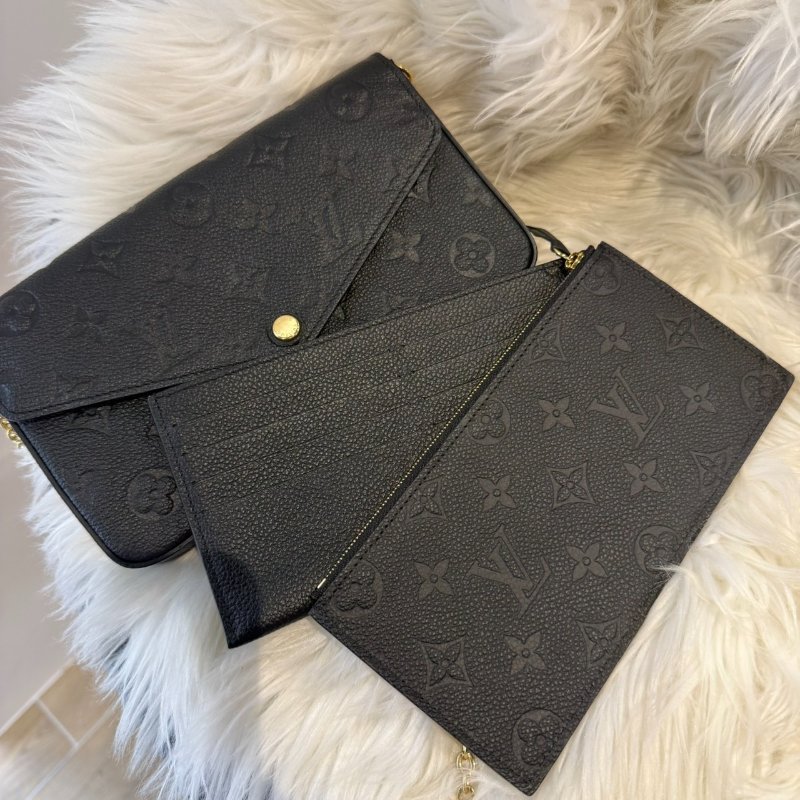 LV 黑壓紋三合一鍊包-7