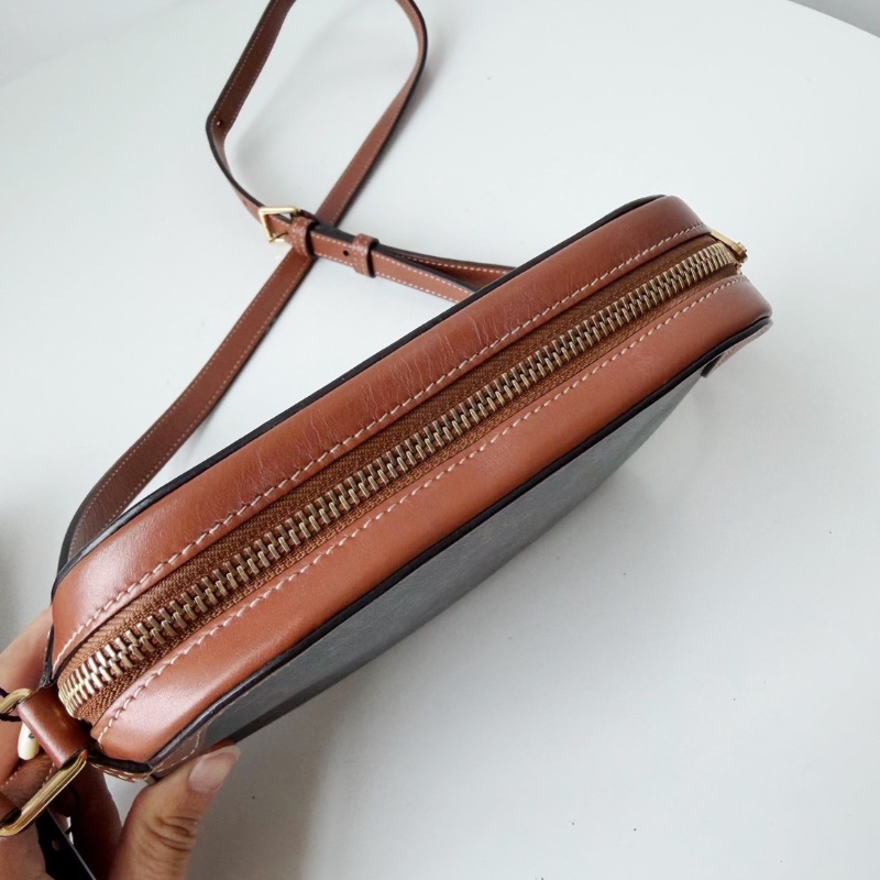 Celine凱旋門老花徽章相機斜背包20×15x5cm 98新配件塵袋-2