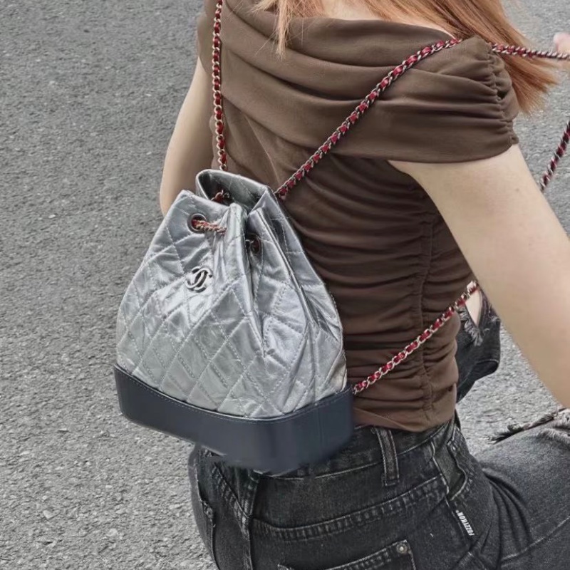 Chanel拼色流浪後背包 極少見太空銀 銀扣 皺摺牛皮 22*23*10 98新配件塵袋-0