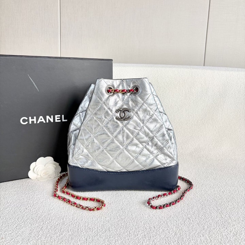 Chanel拼色流浪後背包 極少見太空銀 銀扣 皺摺牛皮 22*23*10 98新配件塵袋-2