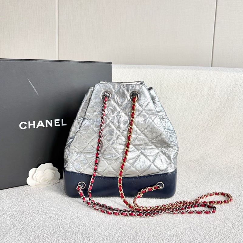 Chanel拼色流浪後背包 極少見太空銀 銀扣 皺摺牛皮 22*23*10 98新配件塵袋-6