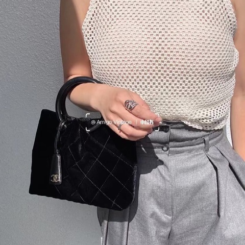 Chanel vintage絲絨手提包 黑色 金扣 絲絨22*20*9 98新配件塵袋 保卡