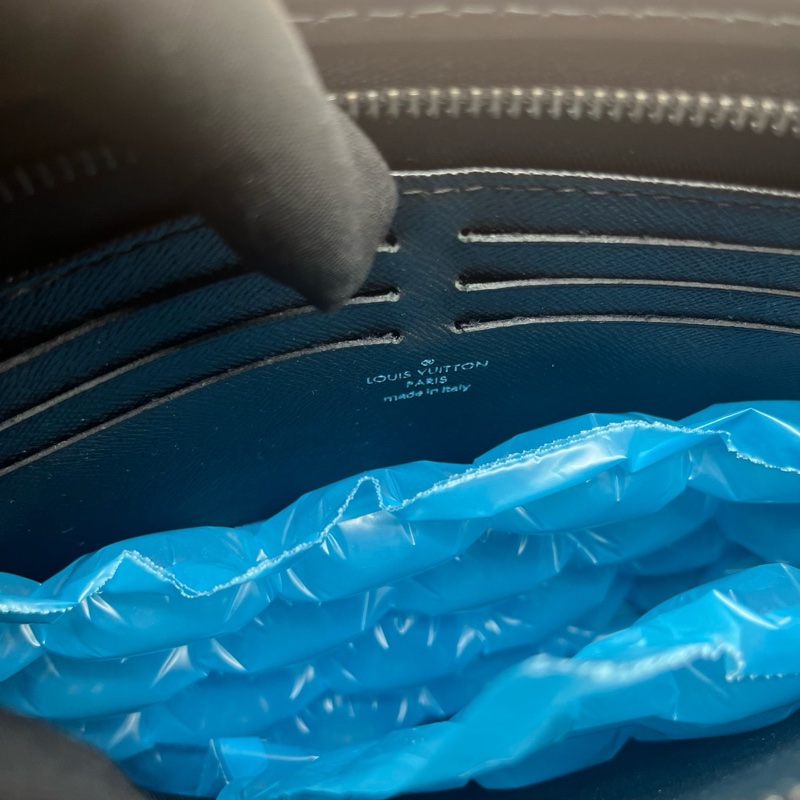 全新26年3月路易威登Lv黑花洗漱包-4