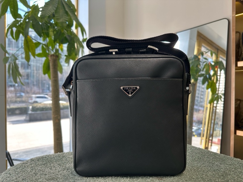 98新Prada 普拉達 男士斜挎包 郵差包 牛皮 無附件-0