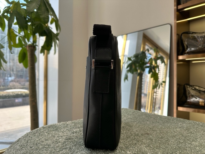 98新Prada 普拉達 男士斜挎包 郵差包 牛皮 無附件-3