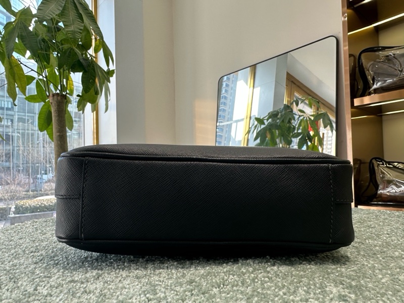 98新Prada 普拉達 男士斜挎包 郵差包 牛皮 無附件-4