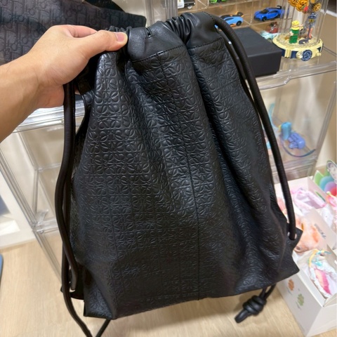 🎩🎩LOEWE羅意威Yago系列黑色抽繩背包
