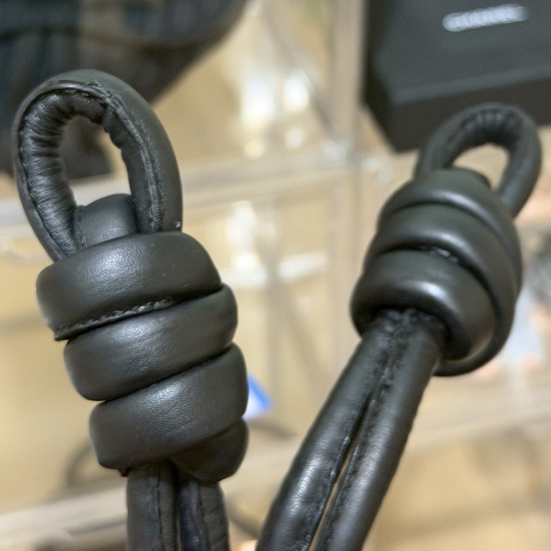 🎩🎩LOEWE羅意威Yago系列黑色抽繩背包-3