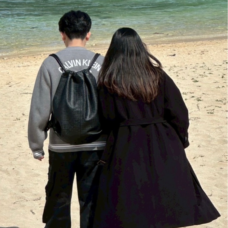 🎩🎩LOEWE羅意威Yago系列黑色抽繩背包-6