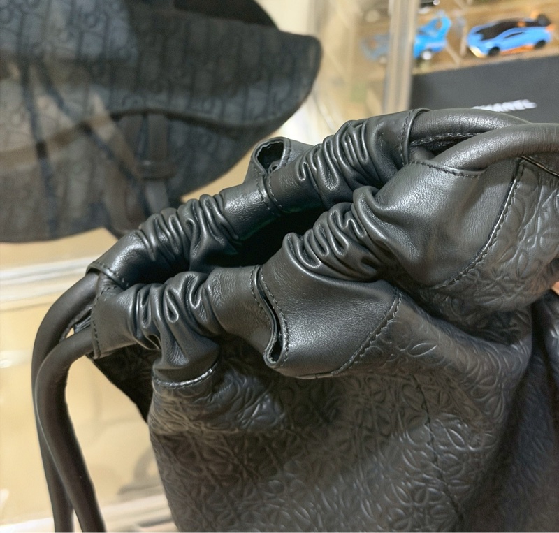 🎩🎩LOEWE羅意威Yago系列黑色抽繩背包-12