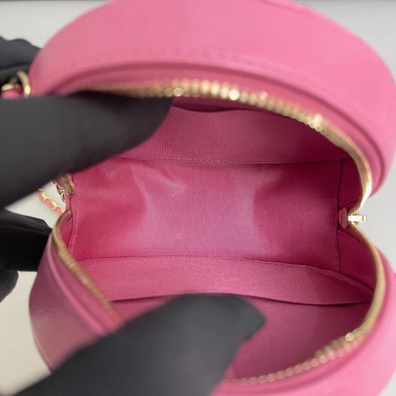 Chanel香奈兒 粉色荔枝紋寶石雙C鏈條圓餅包-6