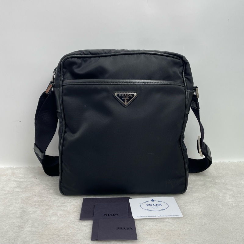 普拉達/Prada 經典黑色尼龍斜挎包 有卡 尼龍面料 抗皺防水-0