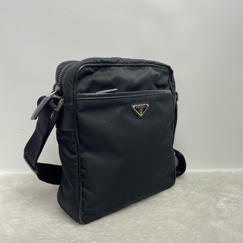 普拉達/Prada 經典黑色尼龍斜挎包 有卡 尼龍面料 抗皺防水-1