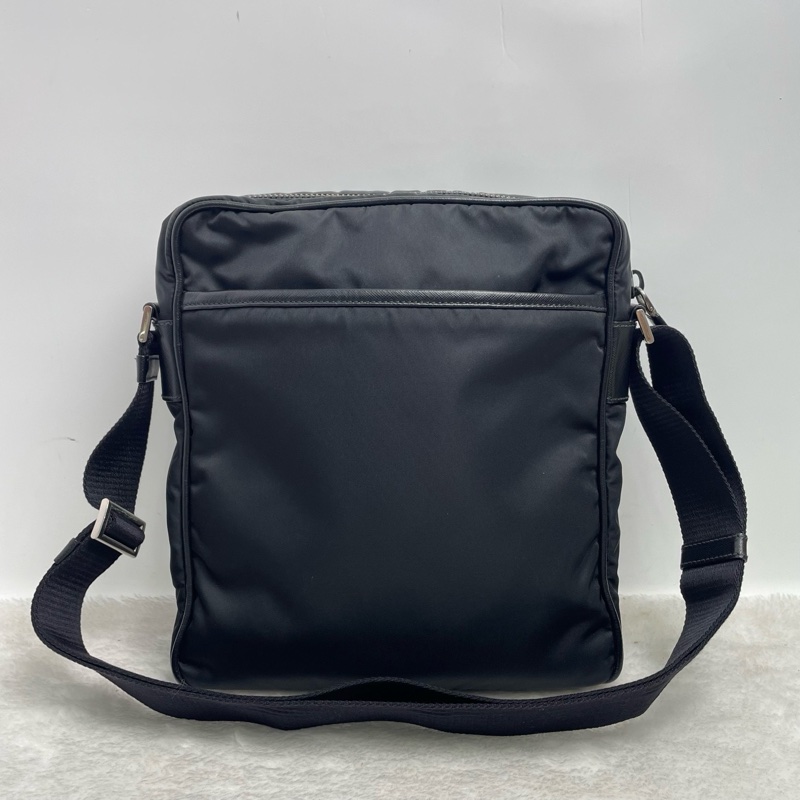 普拉達/Prada 經典黑色尼龍斜挎包 有卡 尼龍面料 抗皺防水-4