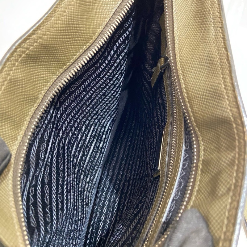 Prada普拉達男士灰綠色全皮斜挎單肩包  尺寸：29*25*8-4