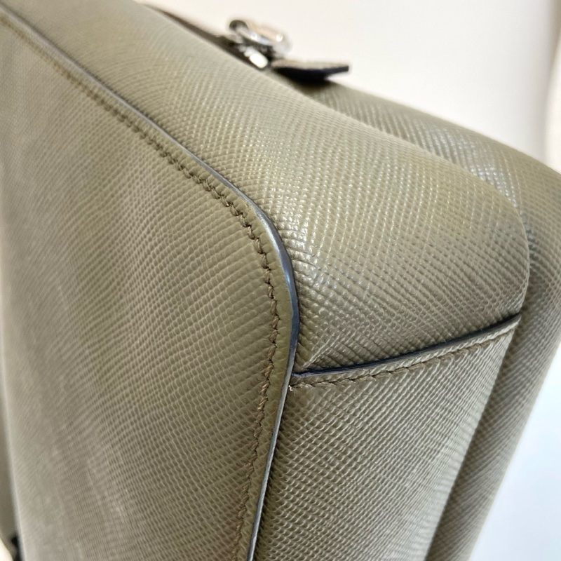 Prada普拉達男士灰綠色全皮斜挎單肩包  尺寸：29*25*8-5