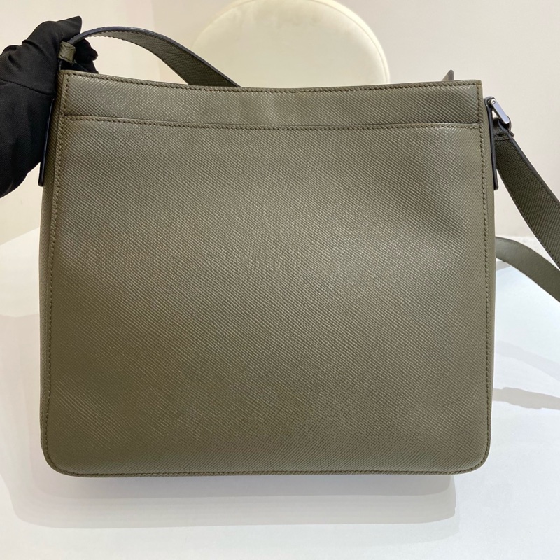 Prada普拉達男士灰綠色全皮斜挎單肩包  尺寸：29*25*8-7