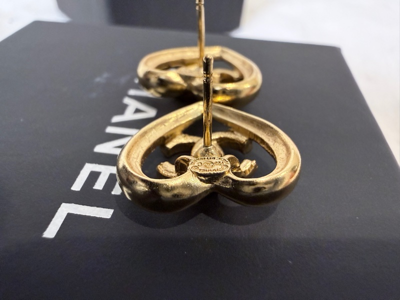 Chanel✨2023愛心耳環 針式耳環 耳針耳釘-15